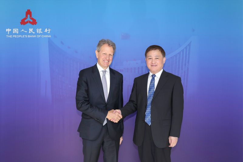 中国人民银行行长潘功胜会见美国前财长、华平投资集团主席蒂莫西·盖特纳