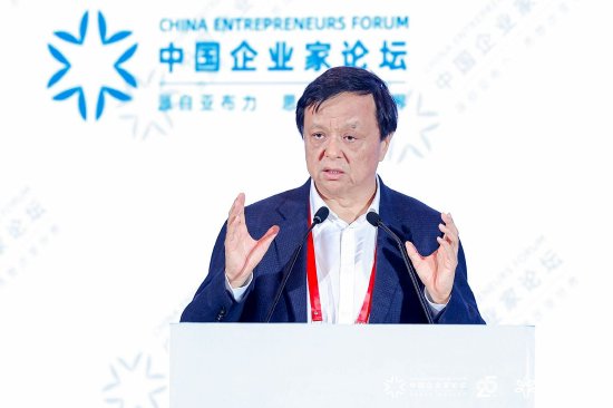 李小加：AI创新需具备上帝视角与仆人心态