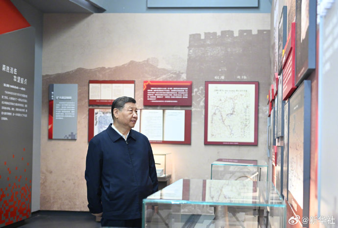 习近平在山西阳泉市向抗战烈士敬献花篮并参观百团大战纪念馆