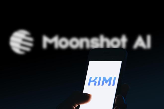 月之暗面重返基模战场：发布首个开源万亿模型，押注“模型即Agent”