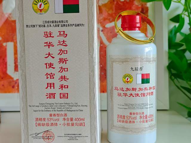 我在快手买白酒，9.9买到1699元使馆用酒，主播还送价值万元手镯